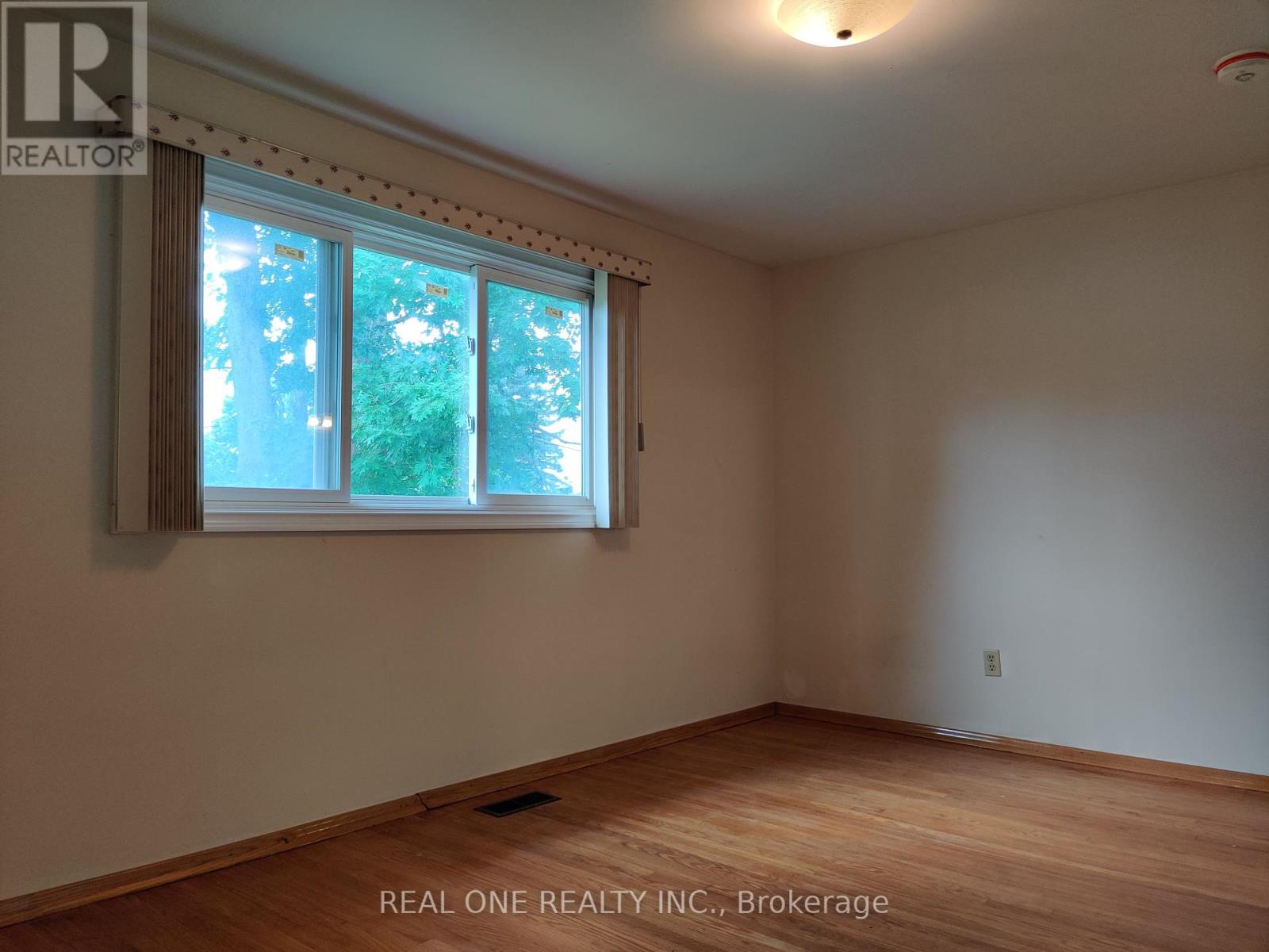 Photo 9 of Upper 93 Southdale Drive, Markham ON
