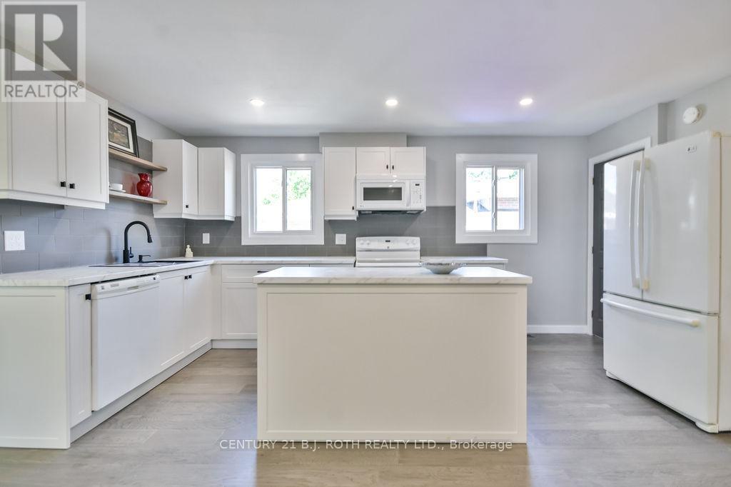 Photo 3 of 47 Stewart Avenue, New Tecumseth ON