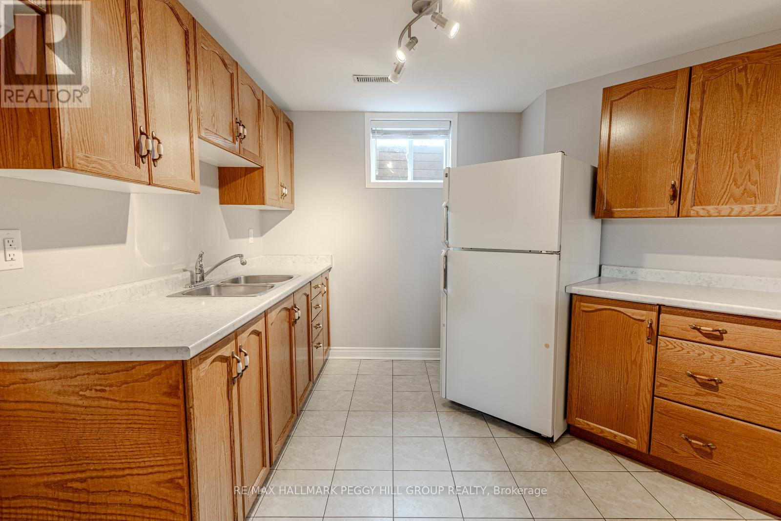 Photo 11 of 70 Hurst Drive, Barrie ON