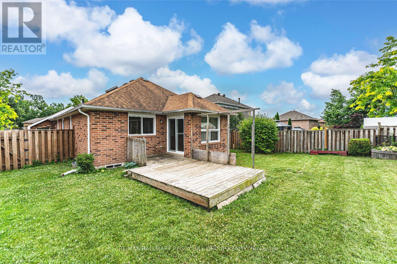 Photo 16 of 70 Hurst Drive, Barrie ON