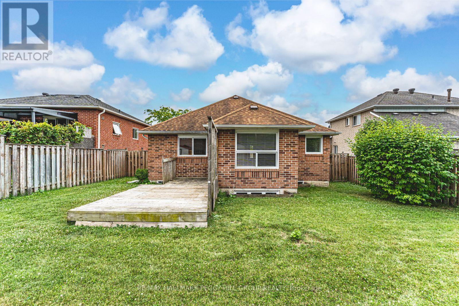 Photo 17 of 70 Hurst Drive, Barrie ON