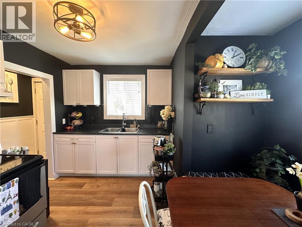 Photo 35 of 78 Queensway Drive E, Simcoe ON