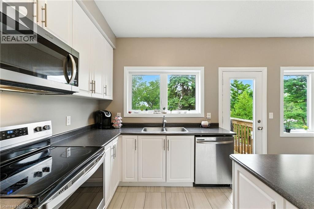Photo 10 of 4071 Fracchioni Drive, Beamsville ON