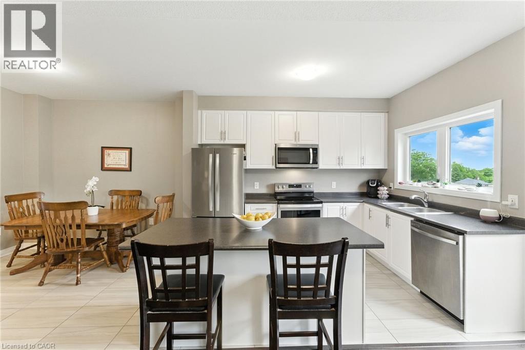 Photo 8 of 4071 Fracchioni Drive, Beamsville ON