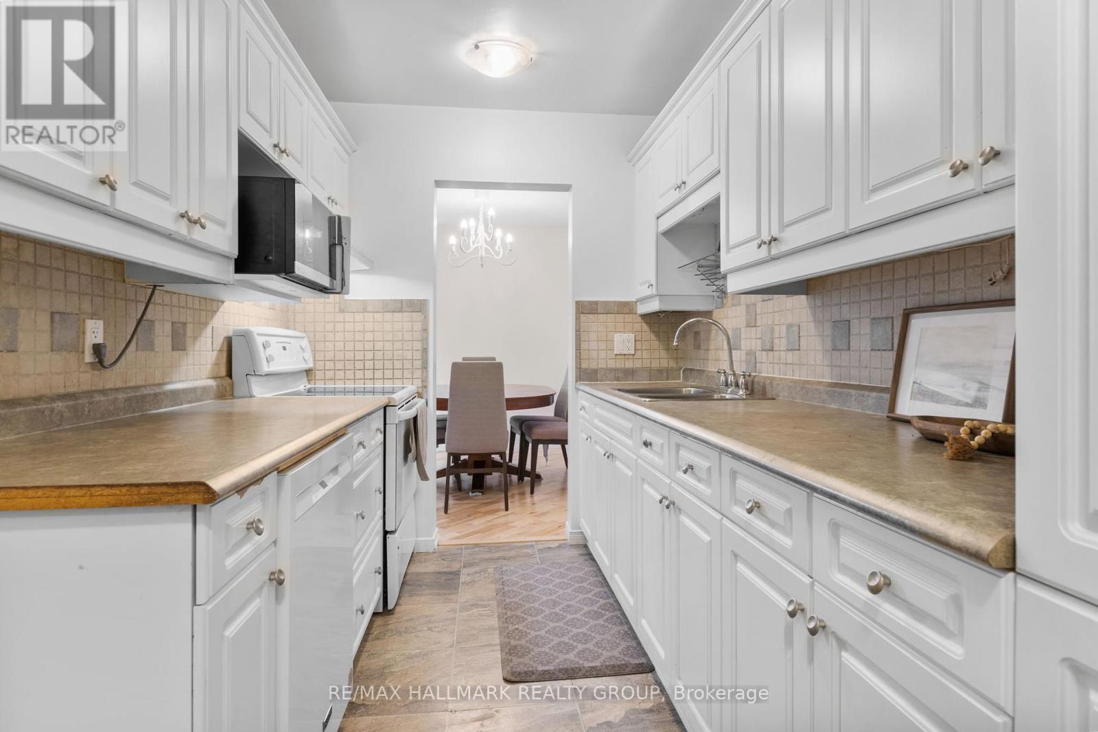 Photo 14 of 1598 Hoskins Crescent, Ottawa ON