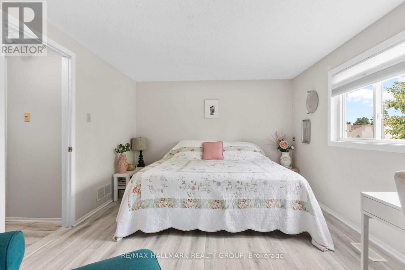 Photo 17 of 1598 Hoskins Crescent, Ottawa ON