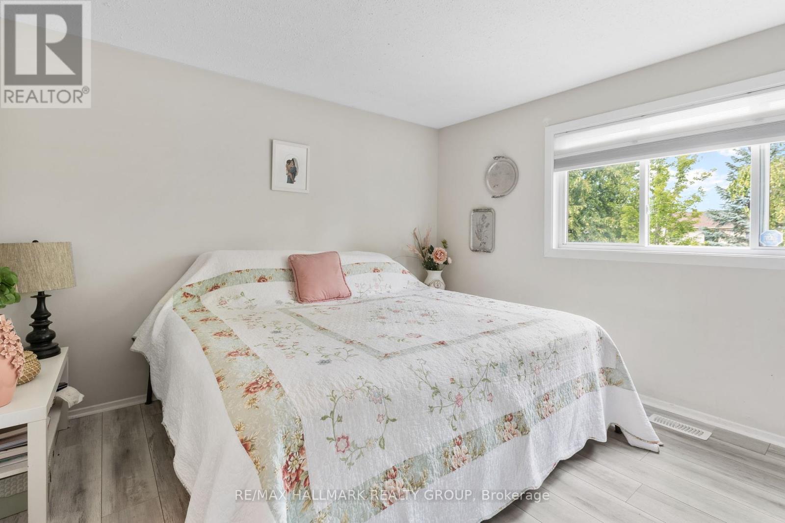 Photo 15 of 1598 Hoskins Crescent, Ottawa ON