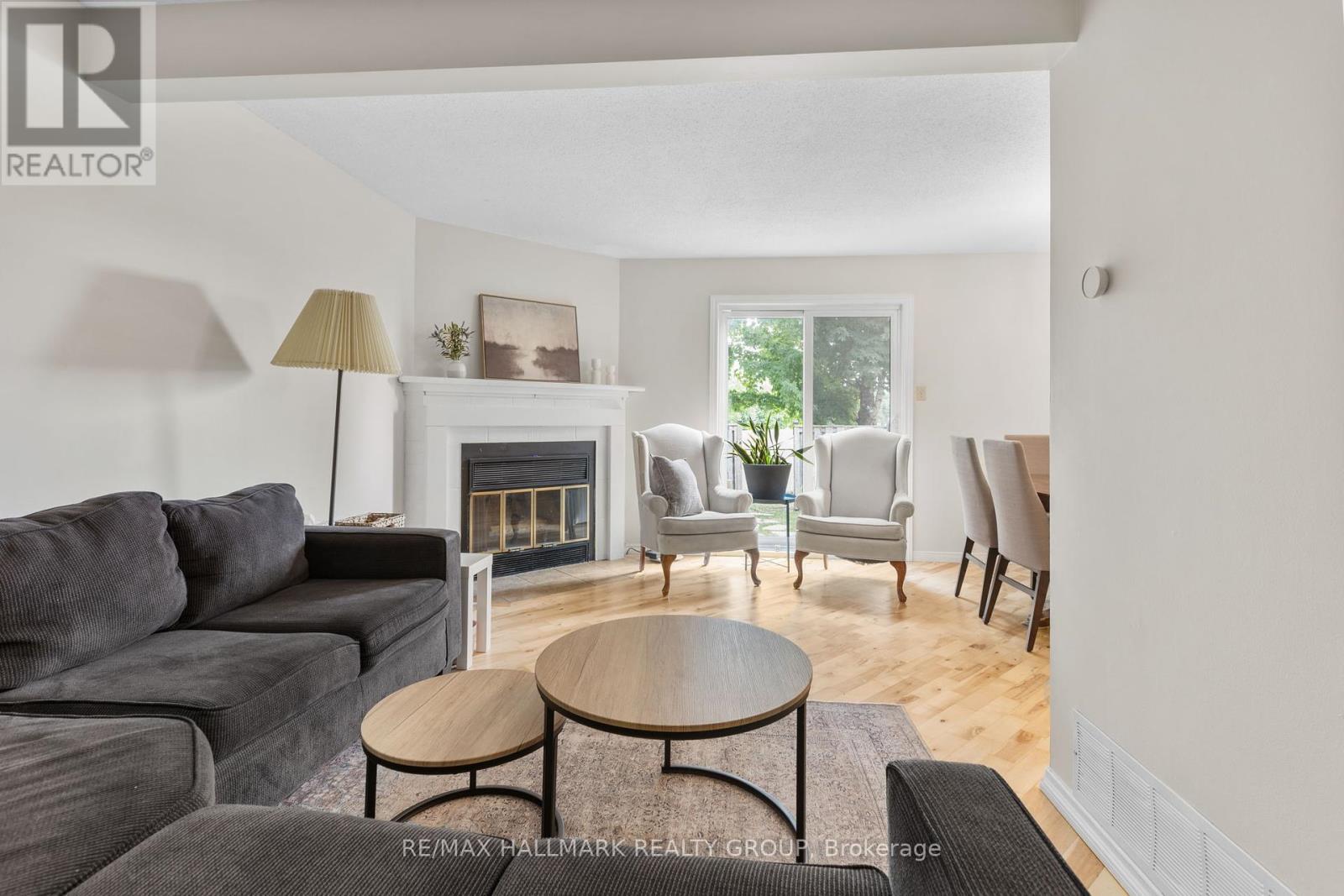 Photo 10 of 1598 Hoskins Crescent, Ottawa ON