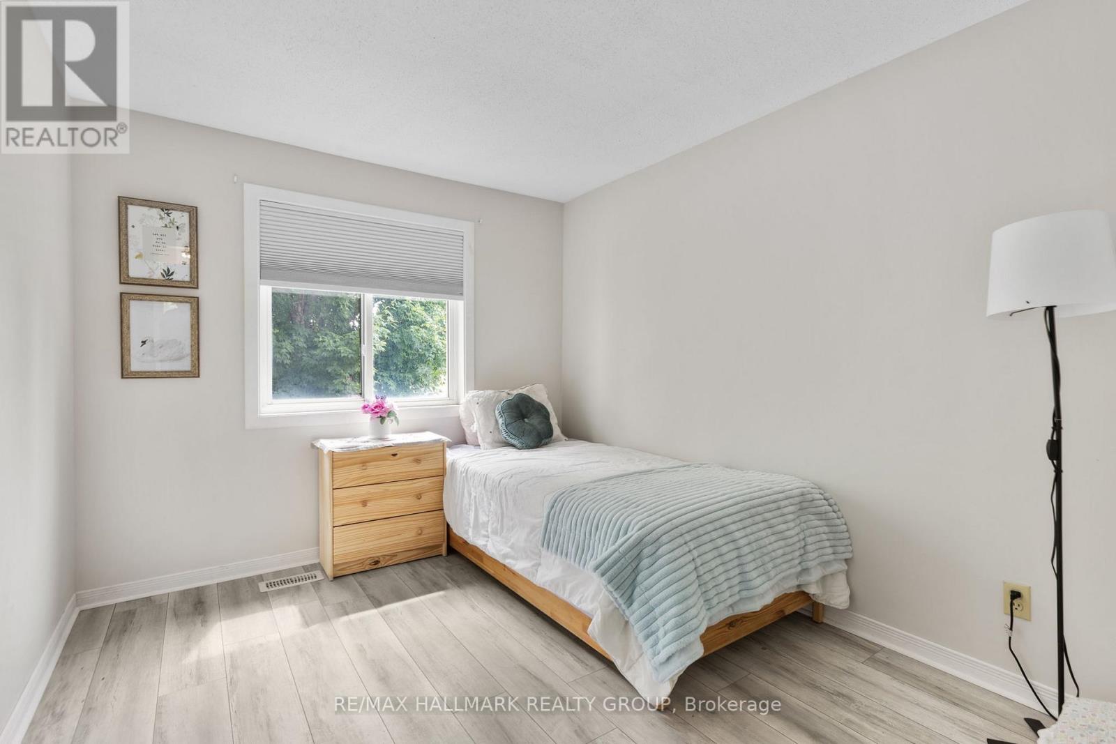 Photo 19 of 1598 Hoskins Crescent, Ottawa ON