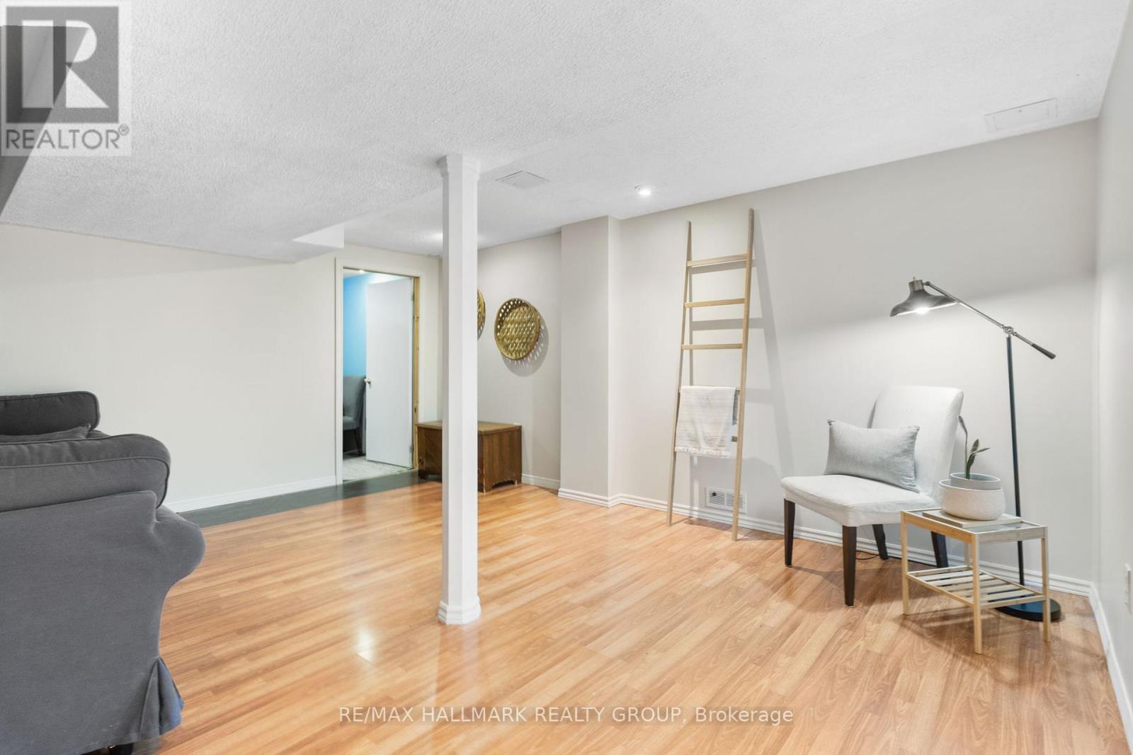 Photo 23 of 1598 Hoskins Crescent, Ottawa ON