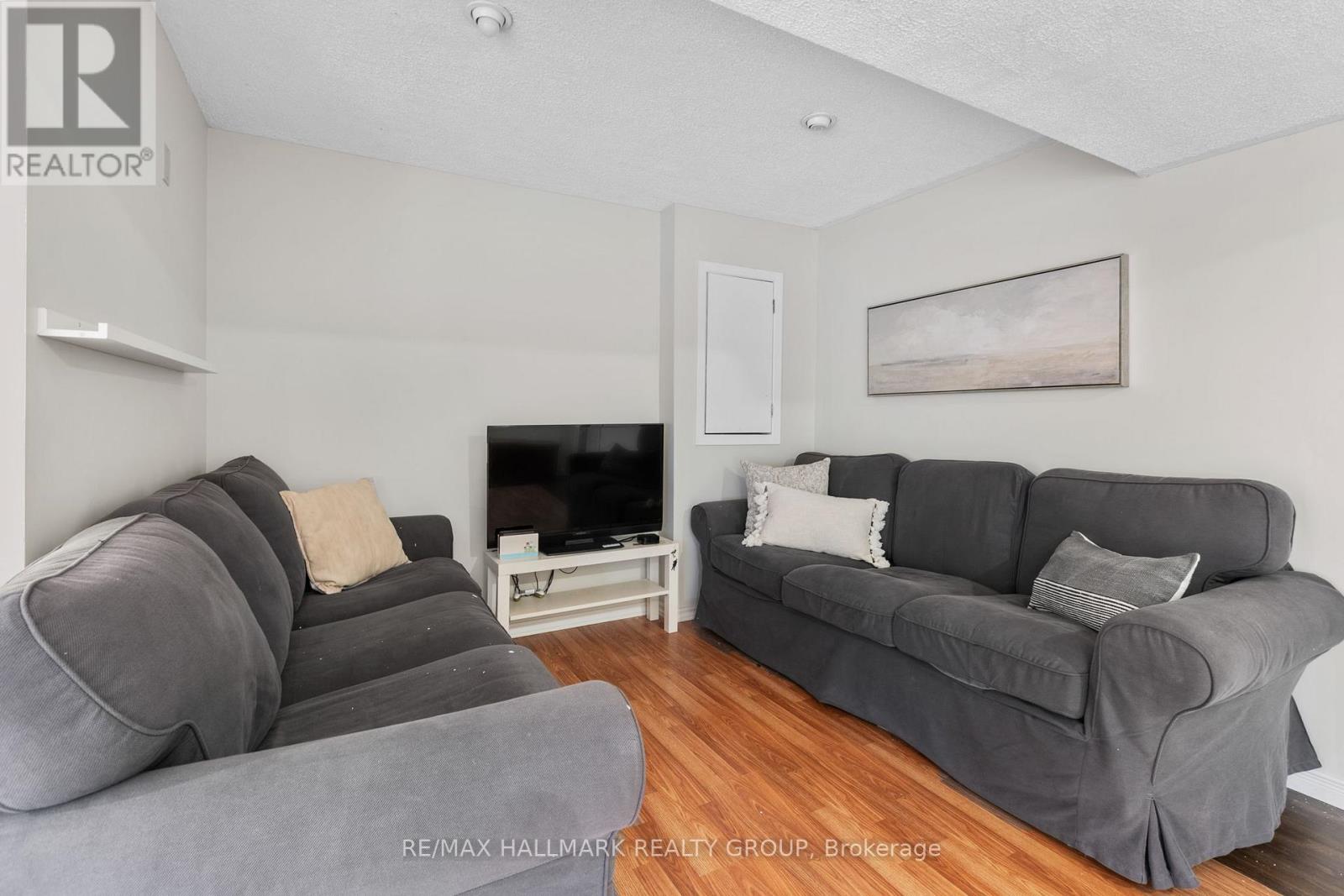 Photo 22 of 1598 Hoskins Crescent, Ottawa ON