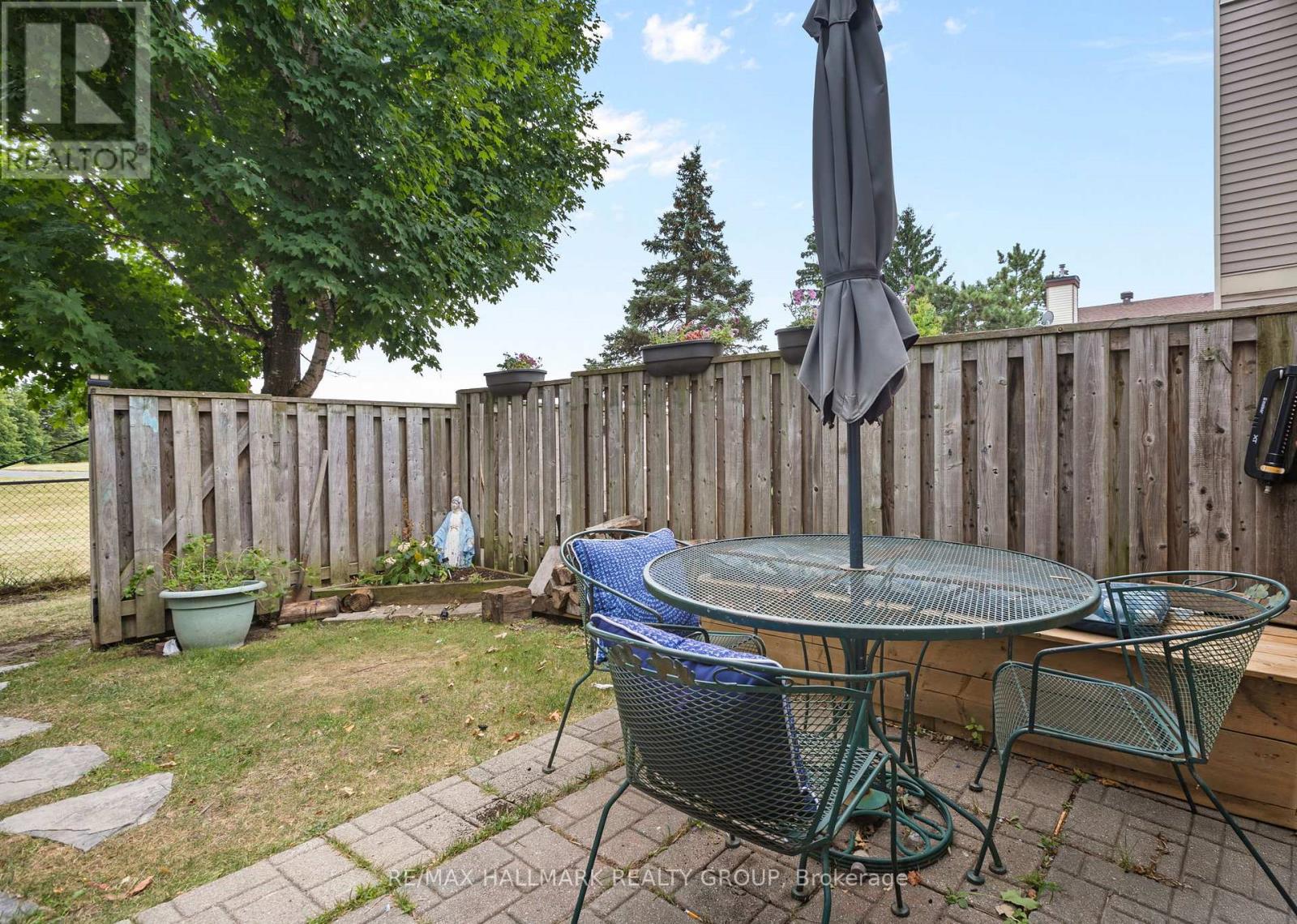 Photo 24 of 1598 Hoskins Crescent, Ottawa ON