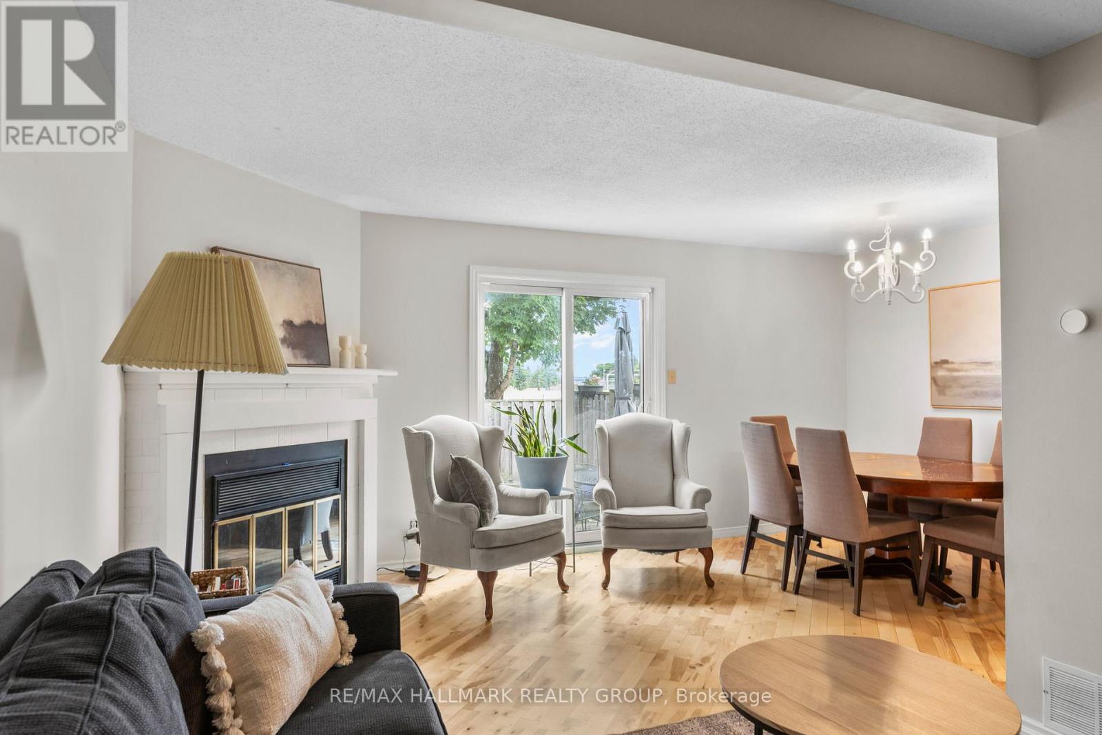 Photo 7 of 1598 Hoskins Crescent, Ottawa ON