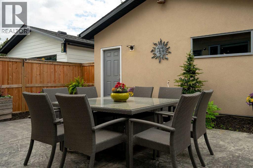Single Family House for Sale in  Cochrane Road NW Banff Trail Calgary 