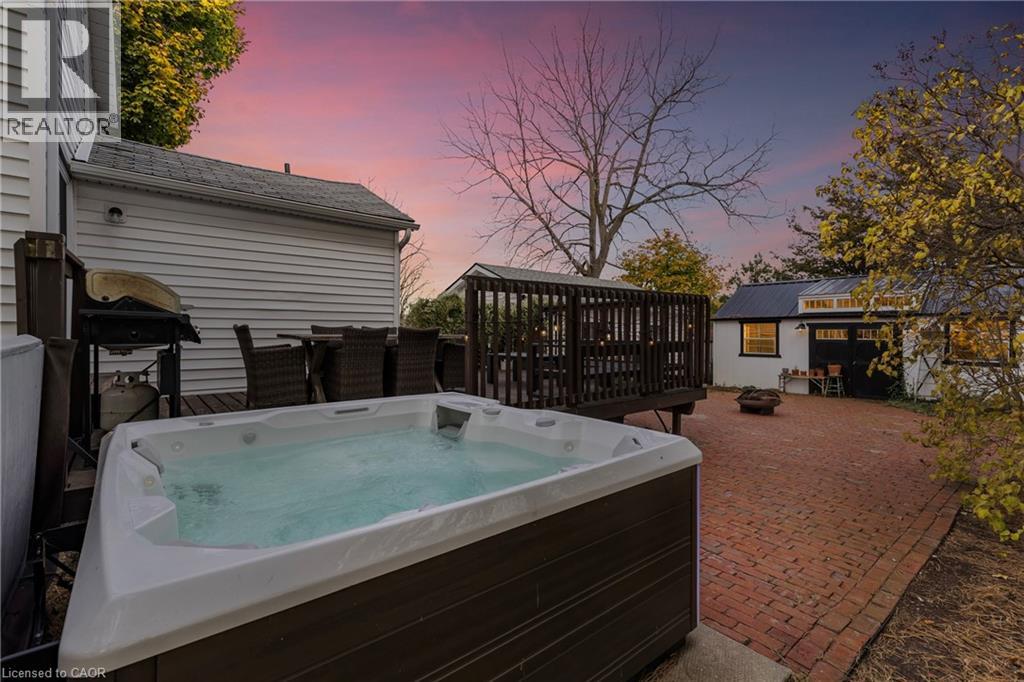 Photo 9 of 374 Ontario Street, Grimsby ON