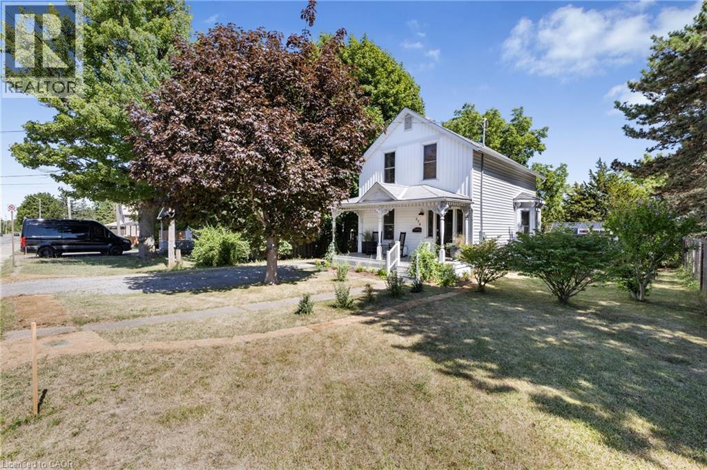 Photo 8 of 374 Ontario Street, Grimsby ON