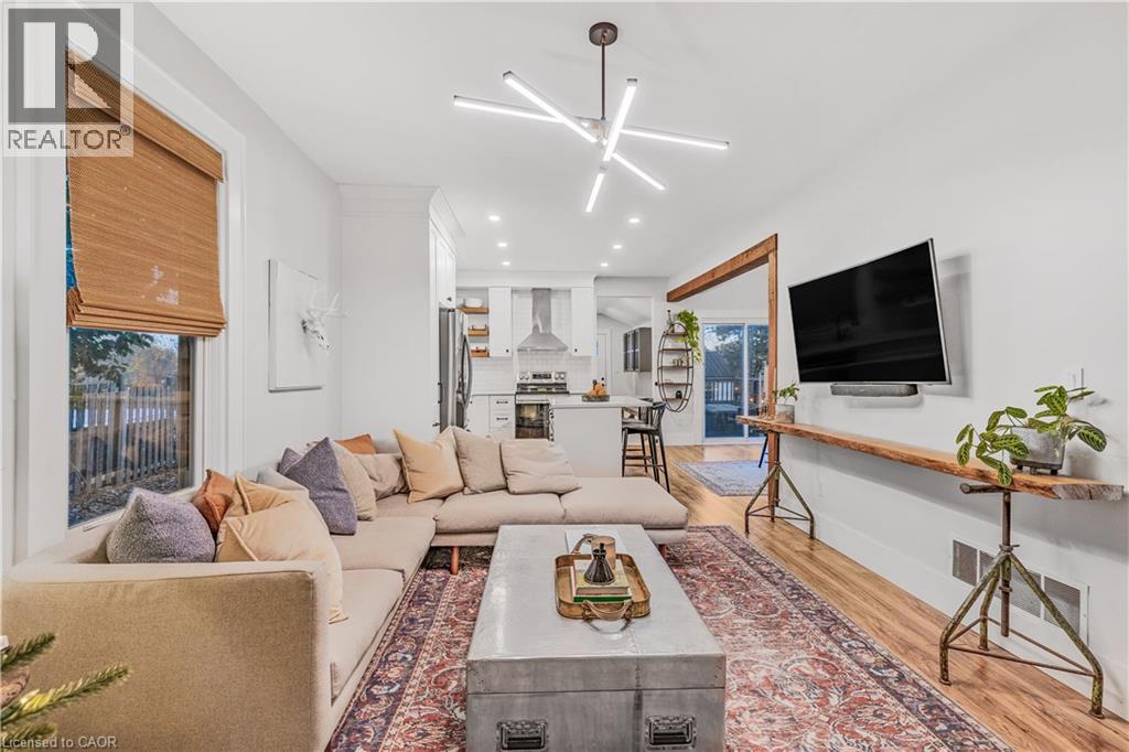 Photo 19 of 374 Ontario Street, Grimsby ON