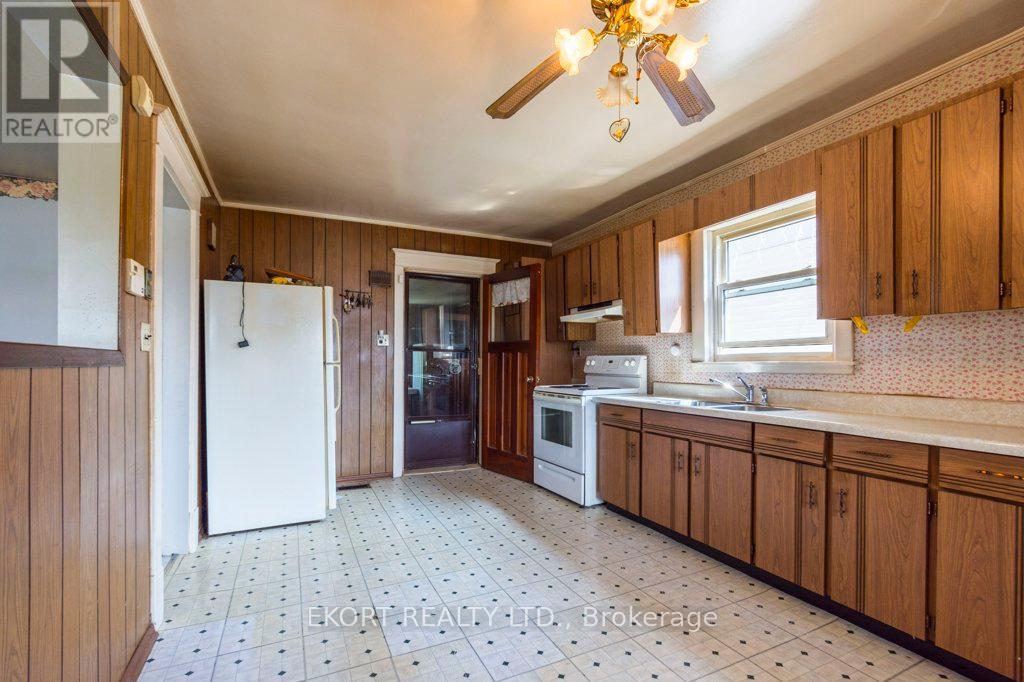 Photo 4 of 1172 Salem Road, Prince Edward County ON