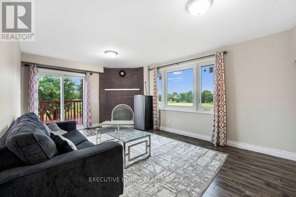 Photo 13 of 7610 Black Walnut Trail, Mississauga ON