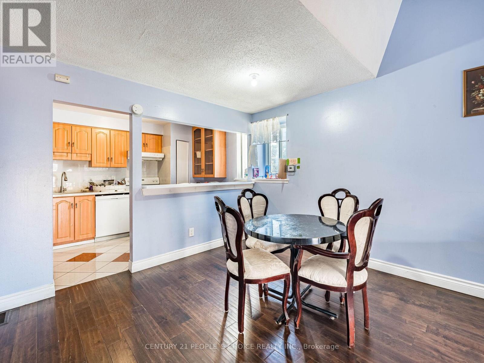 Photo 25 of 2 242 John Garland Boulevard, Toronto ON