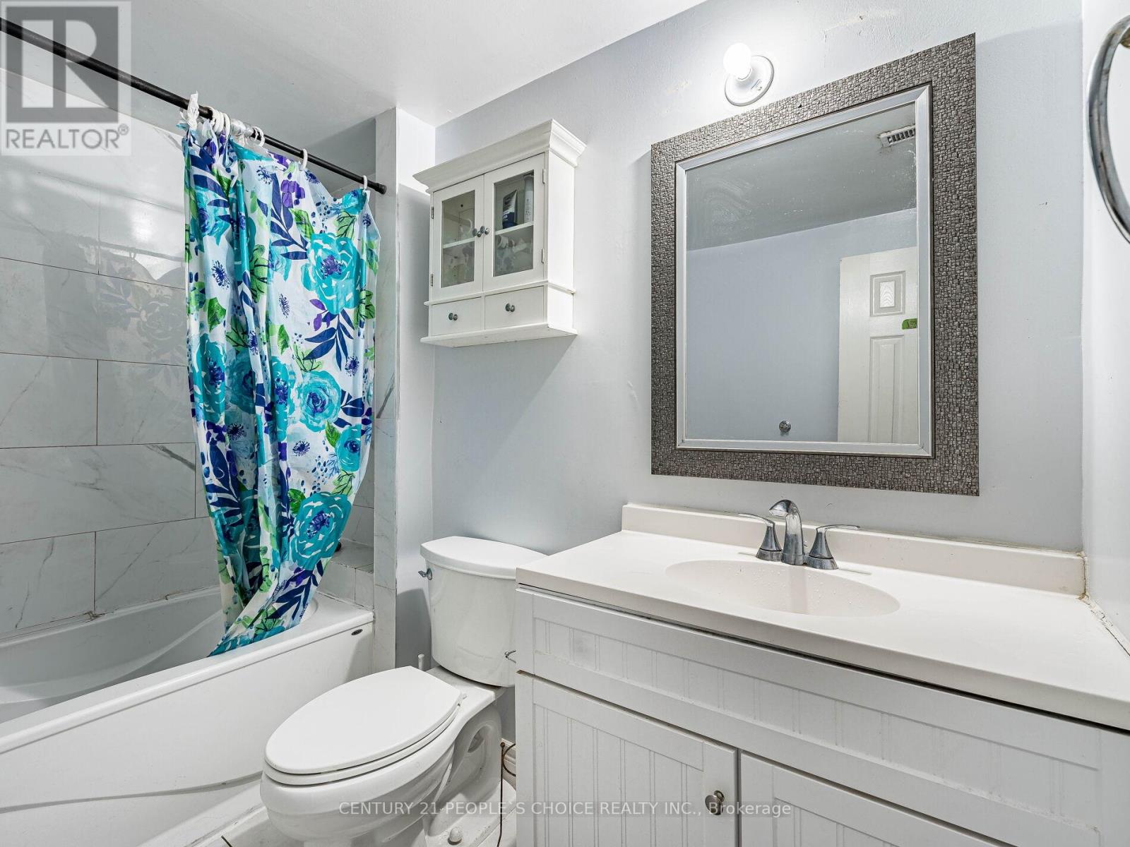 Photo 12 of 2 242 John Garland Boulevard, Toronto ON