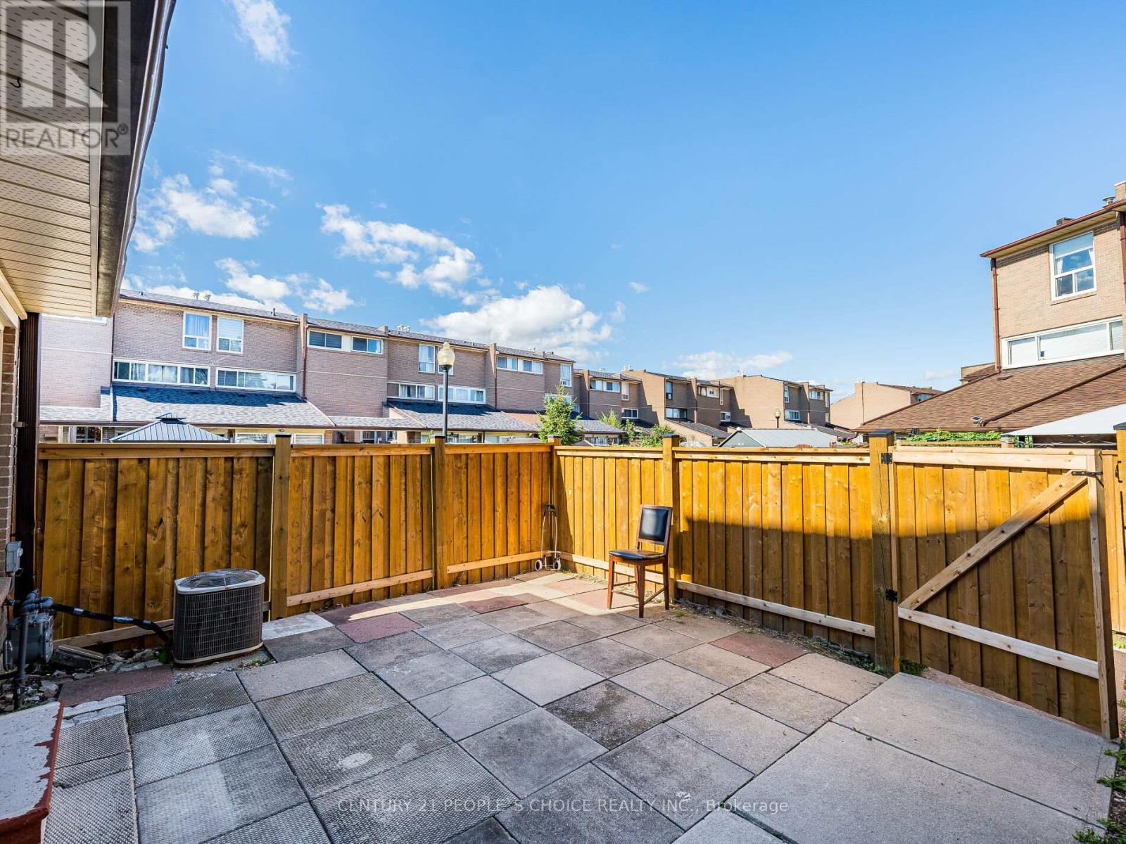 Photo 18 of 2 242 John Garland Boulevard, Toronto ON