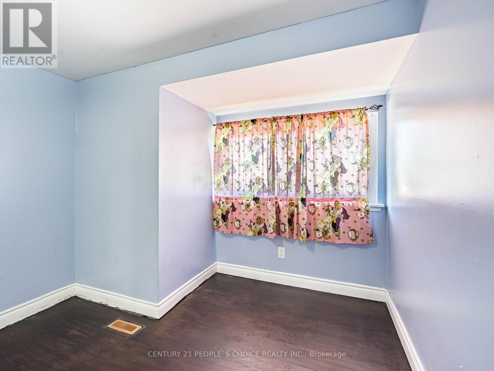 Photo 6 of 2 242 John Garland Boulevard, Toronto ON