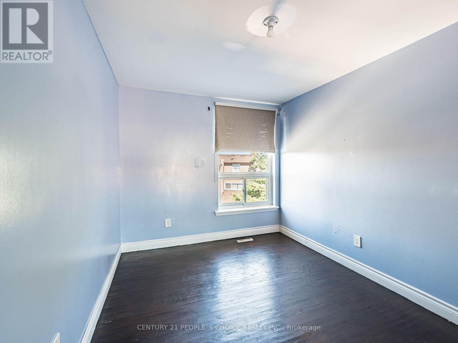 Photo 5 of 2 242 John Garland Boulevard, Toronto ON
