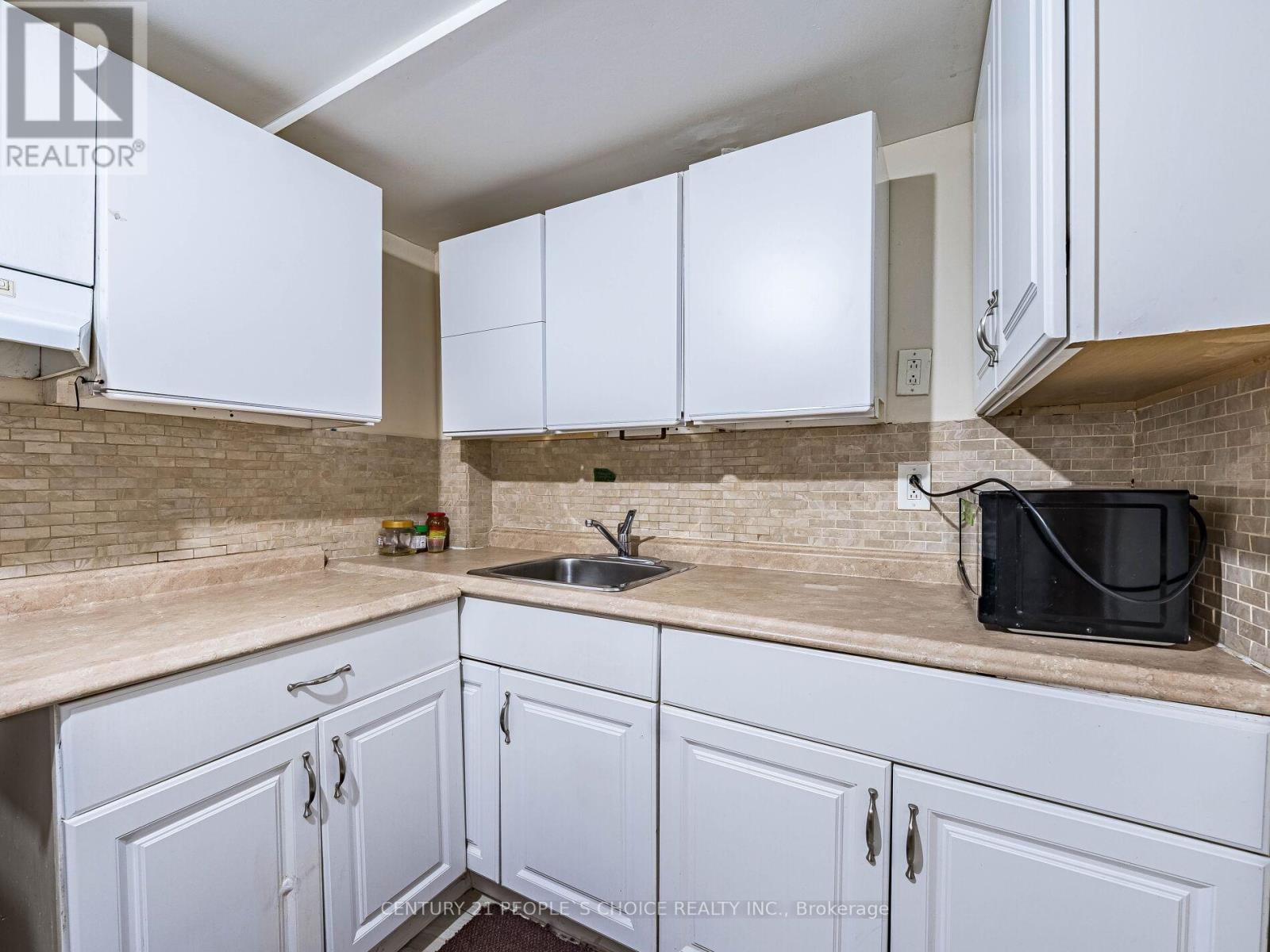 Photo 22 of 2 242 John Garland Boulevard, Toronto ON