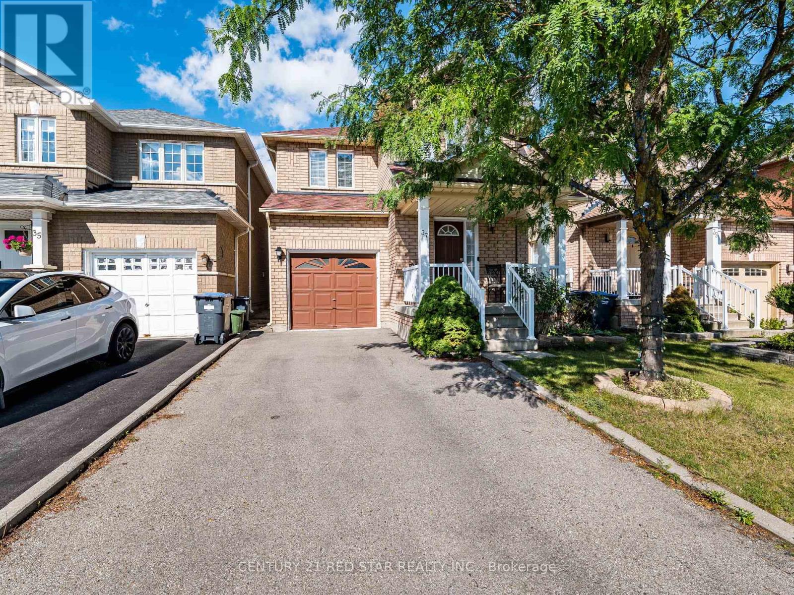 Photo 16 of 37 Oakmeadow Drive, Brampton ON