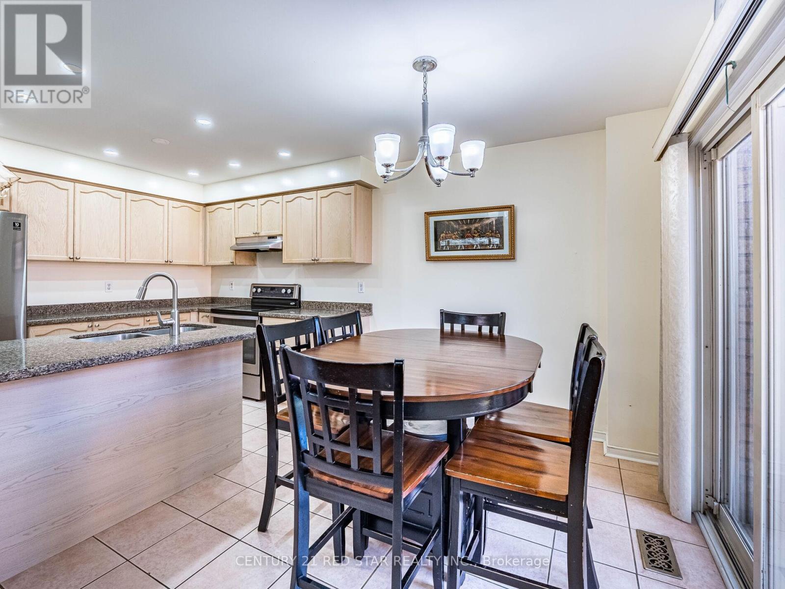 Photo 24 of 37 Oakmeadow Drive, Brampton ON