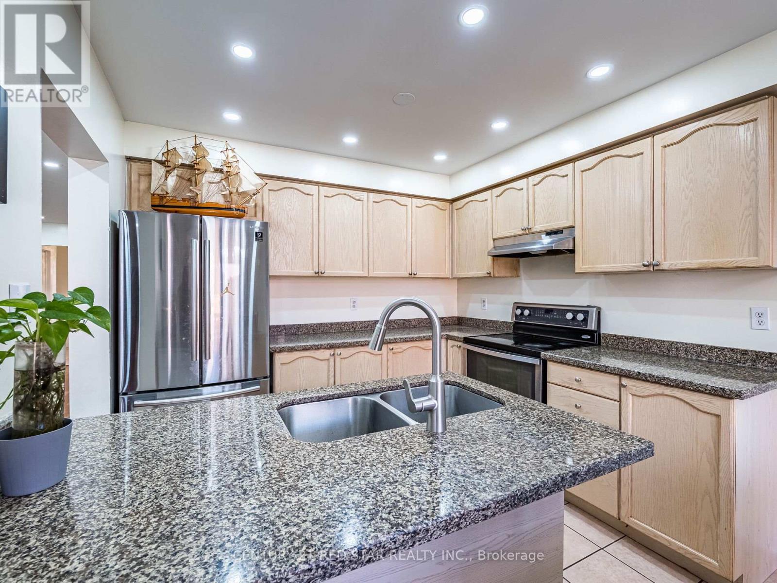 Photo 2 of 37 Oakmeadow Drive, Brampton ON