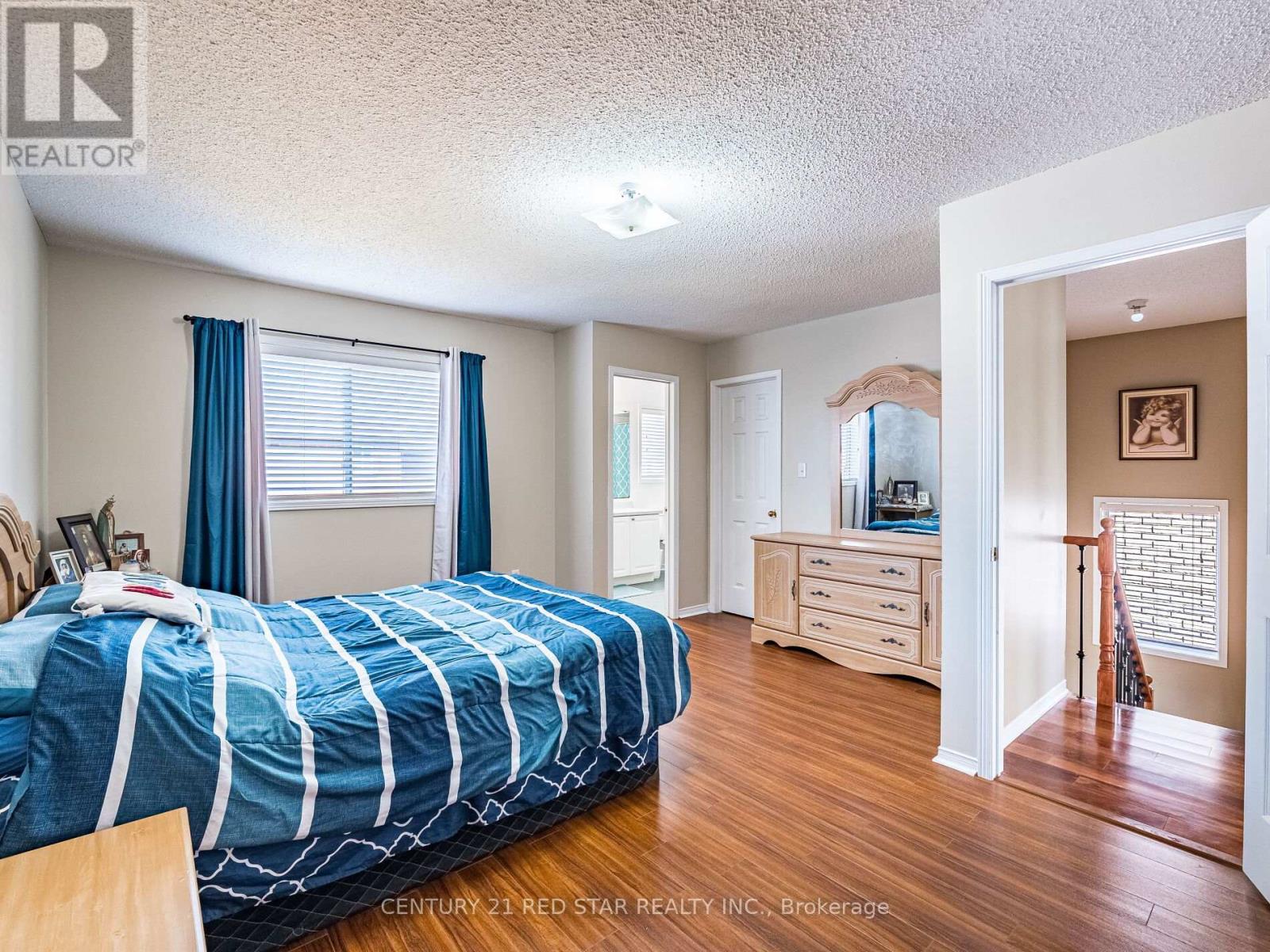 Photo 12 of 37 Oakmeadow Drive, Brampton ON