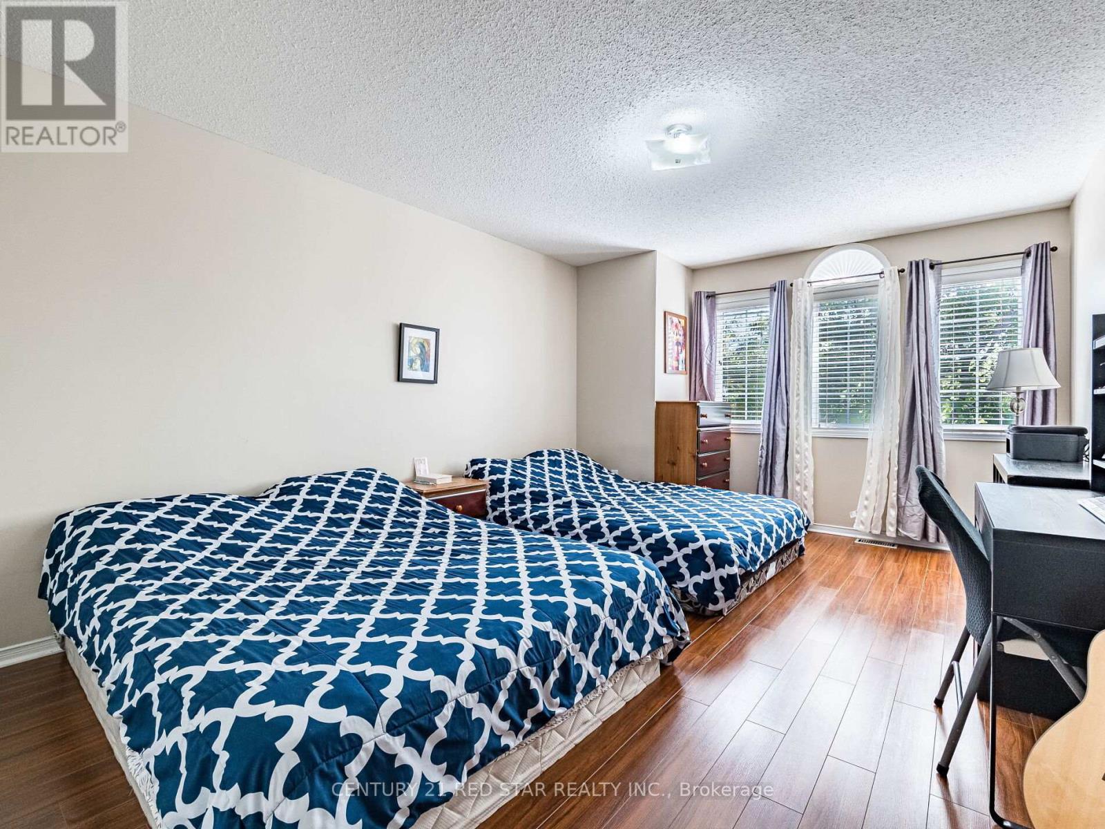 Photo 13 of 37 Oakmeadow Drive, Brampton ON