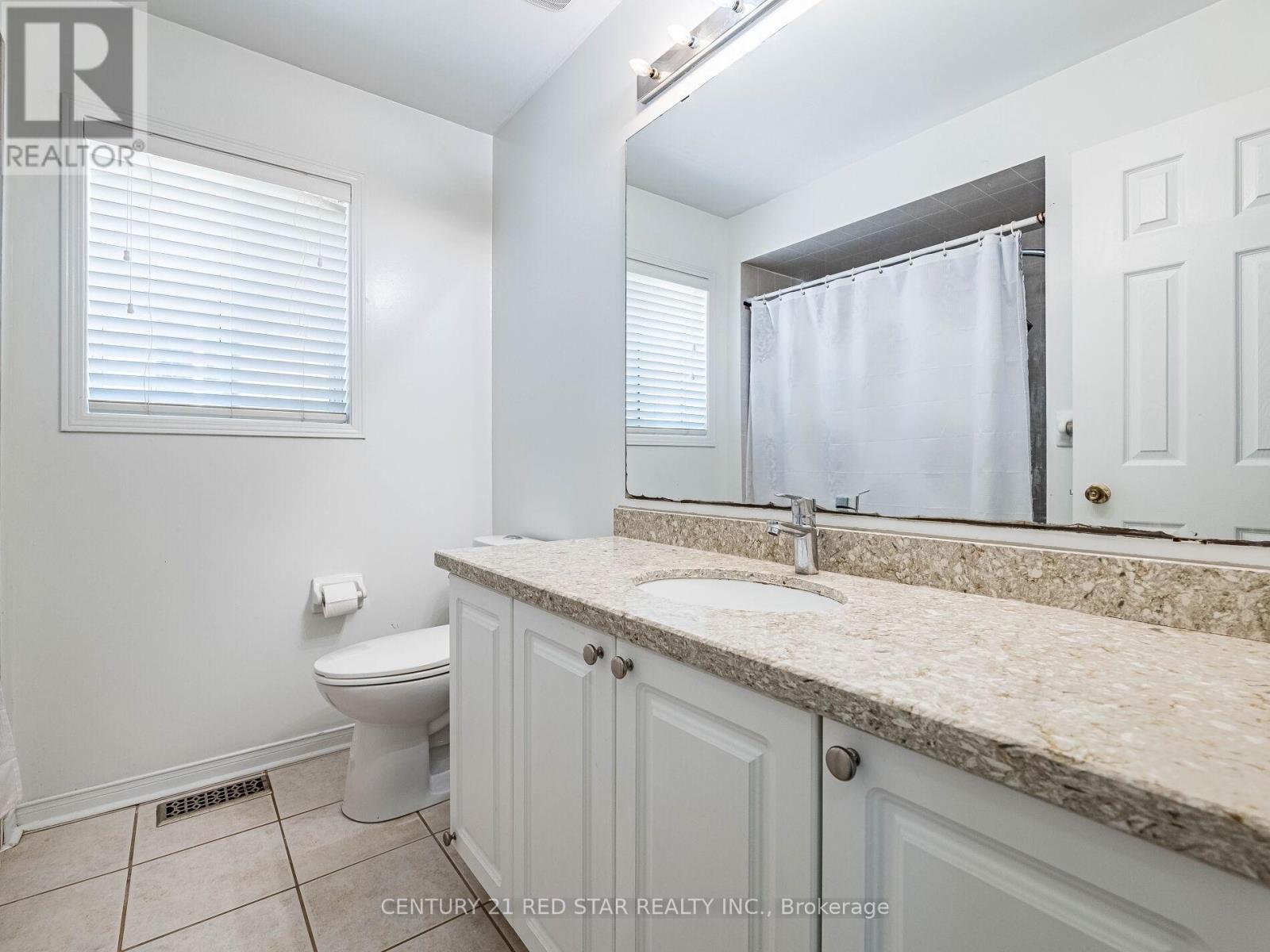 Photo 19 of 37 Oakmeadow Drive, Brampton ON