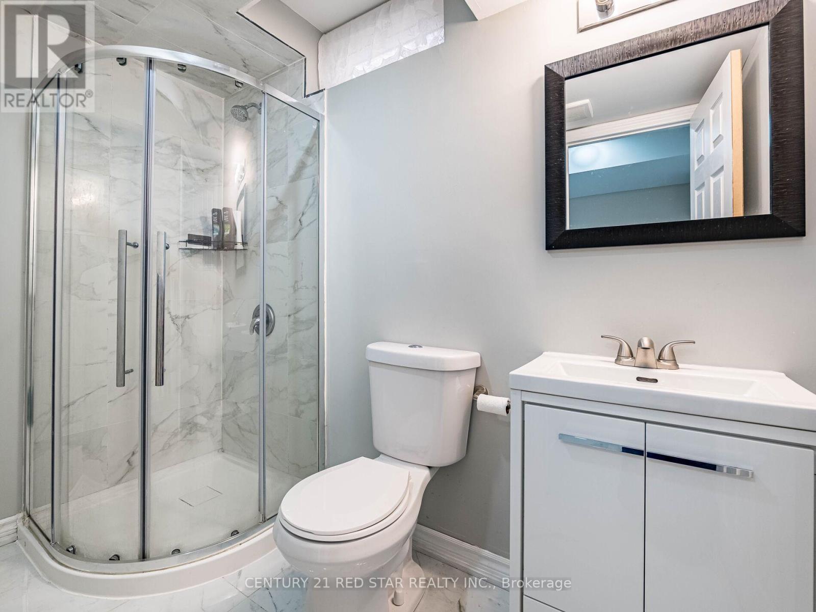Photo 22 of 37 Oakmeadow Drive, Brampton ON