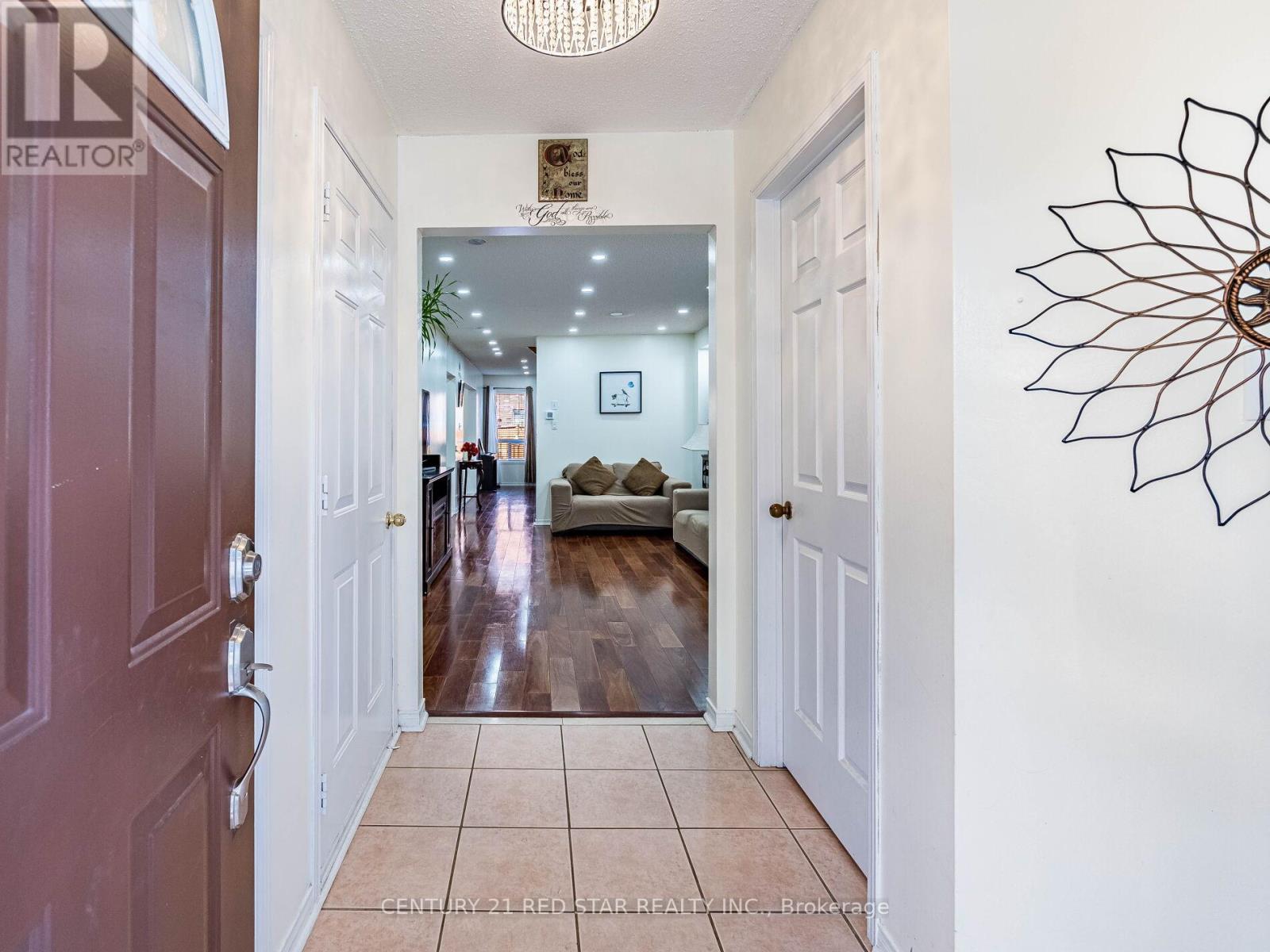 Photo 26 of 37 Oakmeadow Drive, Brampton ON