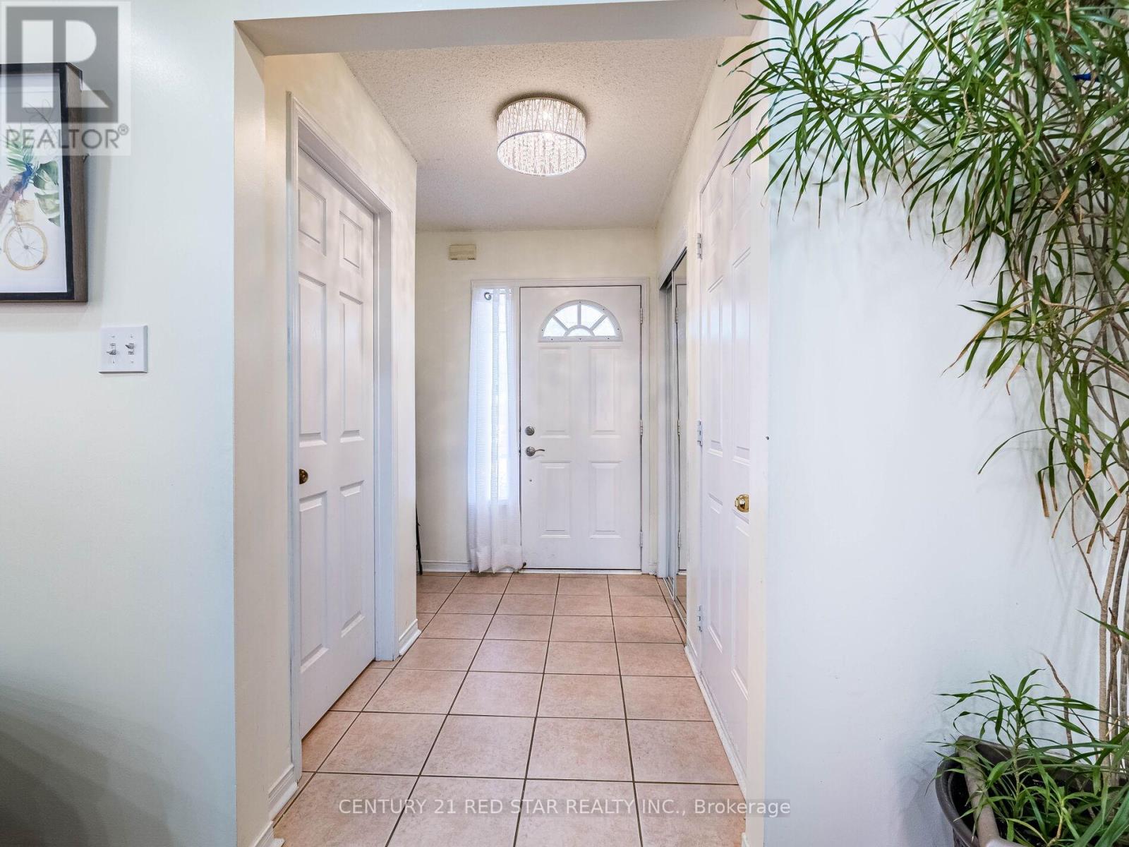 Photo 3 of 37 Oakmeadow Drive, Brampton ON
