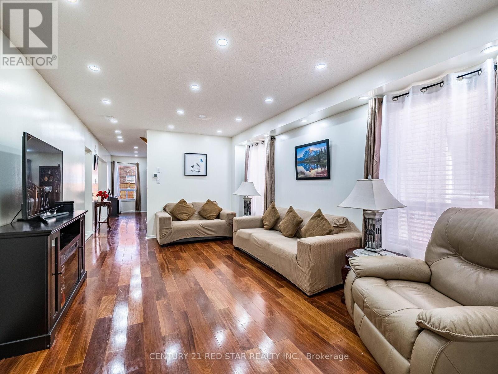 Photo 25 of 37 Oakmeadow Drive, Brampton ON