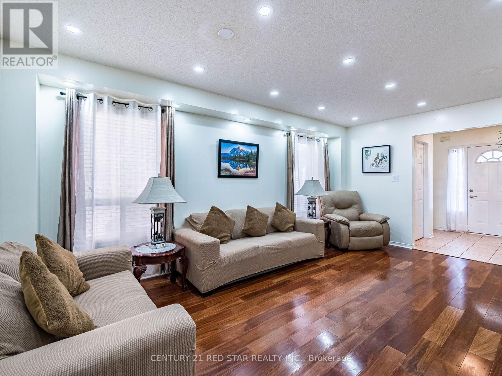 Photo 1 of 37 Oakmeadow Drive, Brampton ON