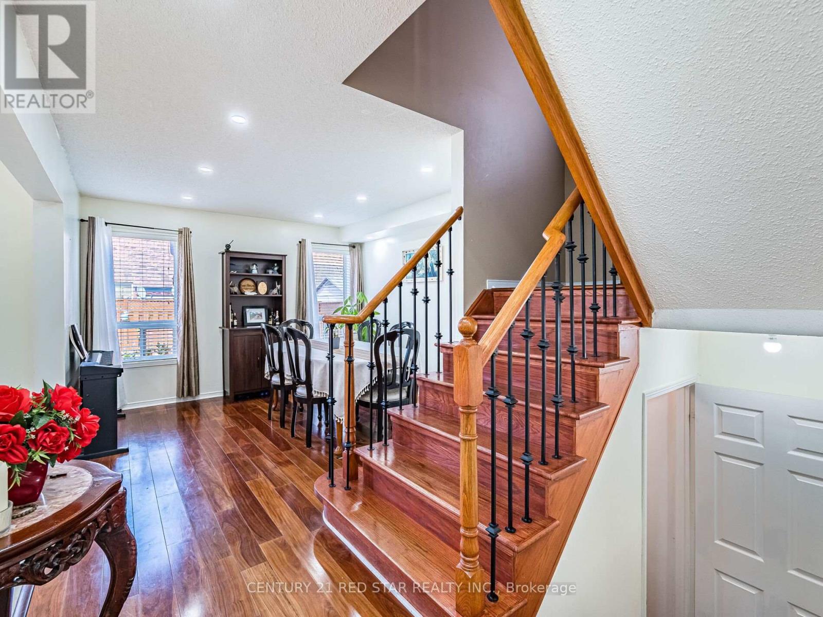 Photo 15 of 37 Oakmeadow Drive, Brampton ON