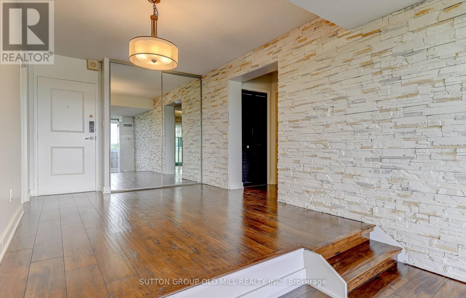 Photo 8 of 807 250 Scarlett Road N, Toronto ON