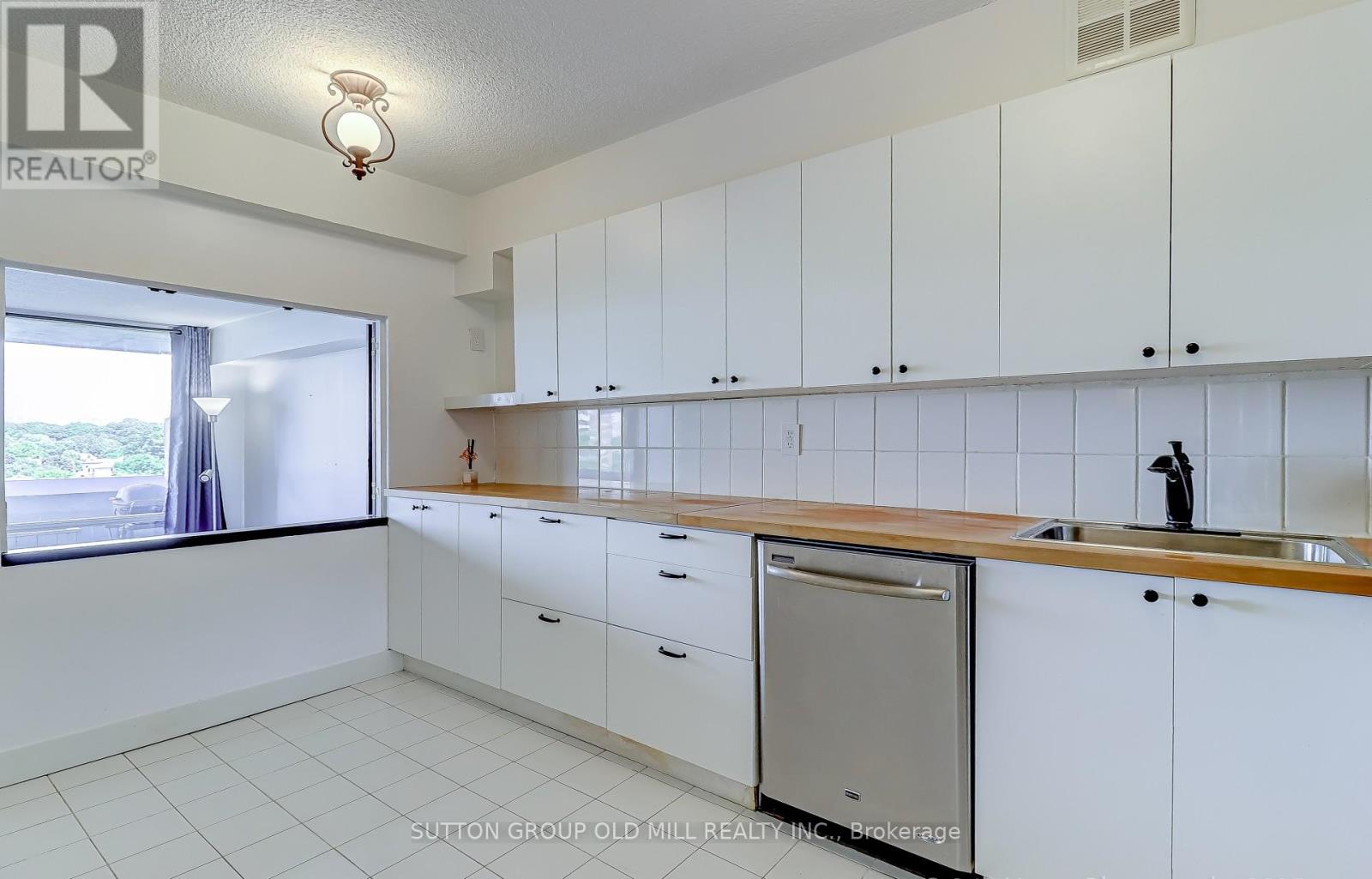 Photo 23 of 807 250 Scarlett Road N, Toronto ON