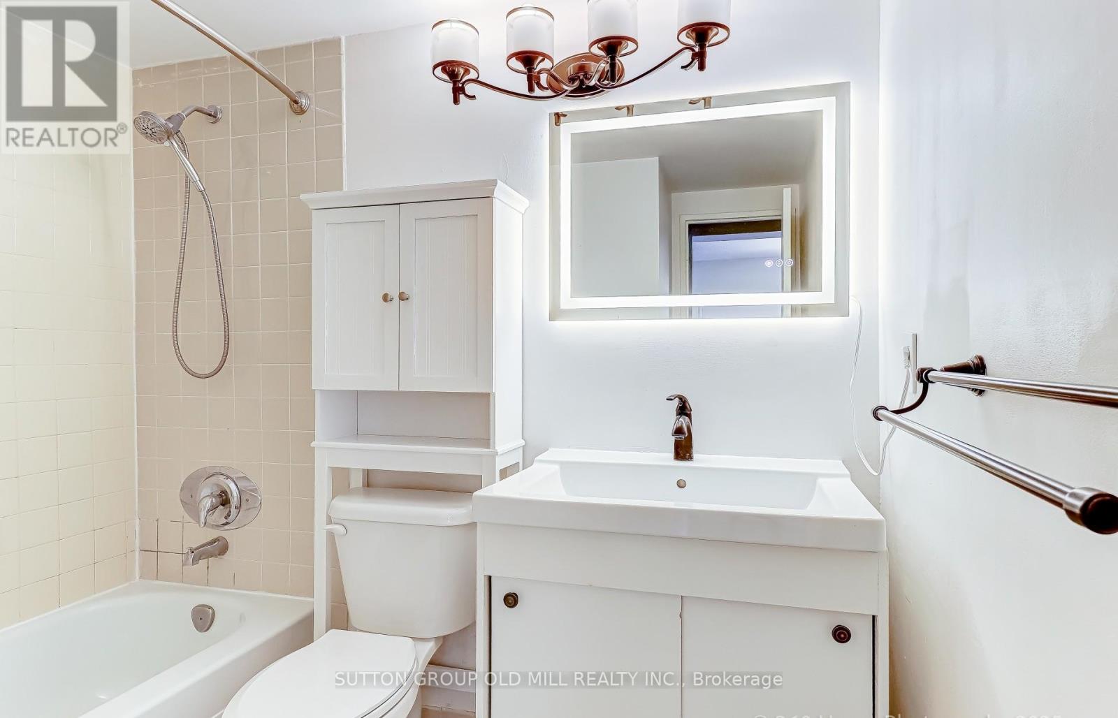 Photo 2 of 807 250 Scarlett Road N, Toronto ON