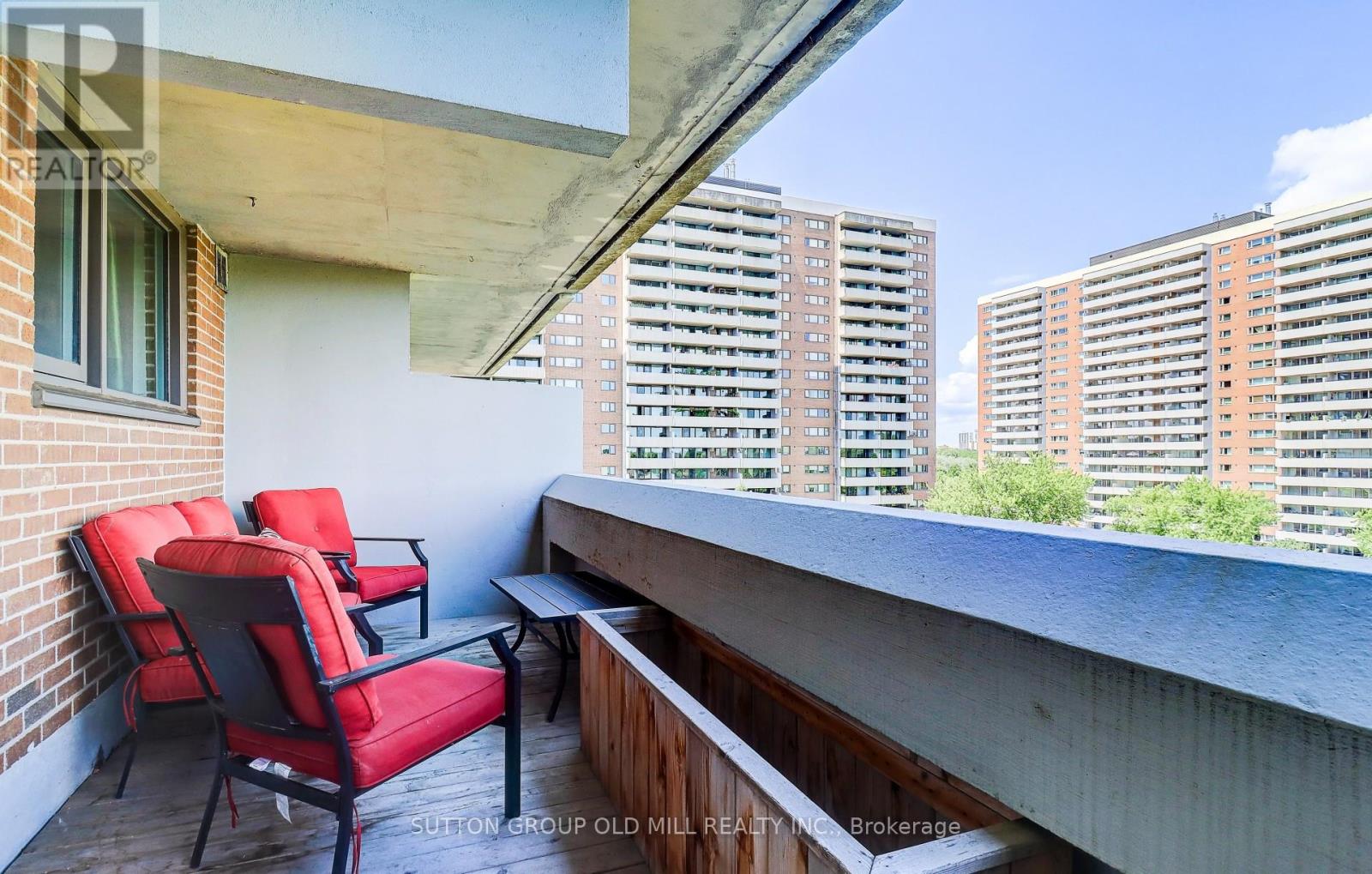 Photo 17 of 807 250 Scarlett Road N, Toronto ON