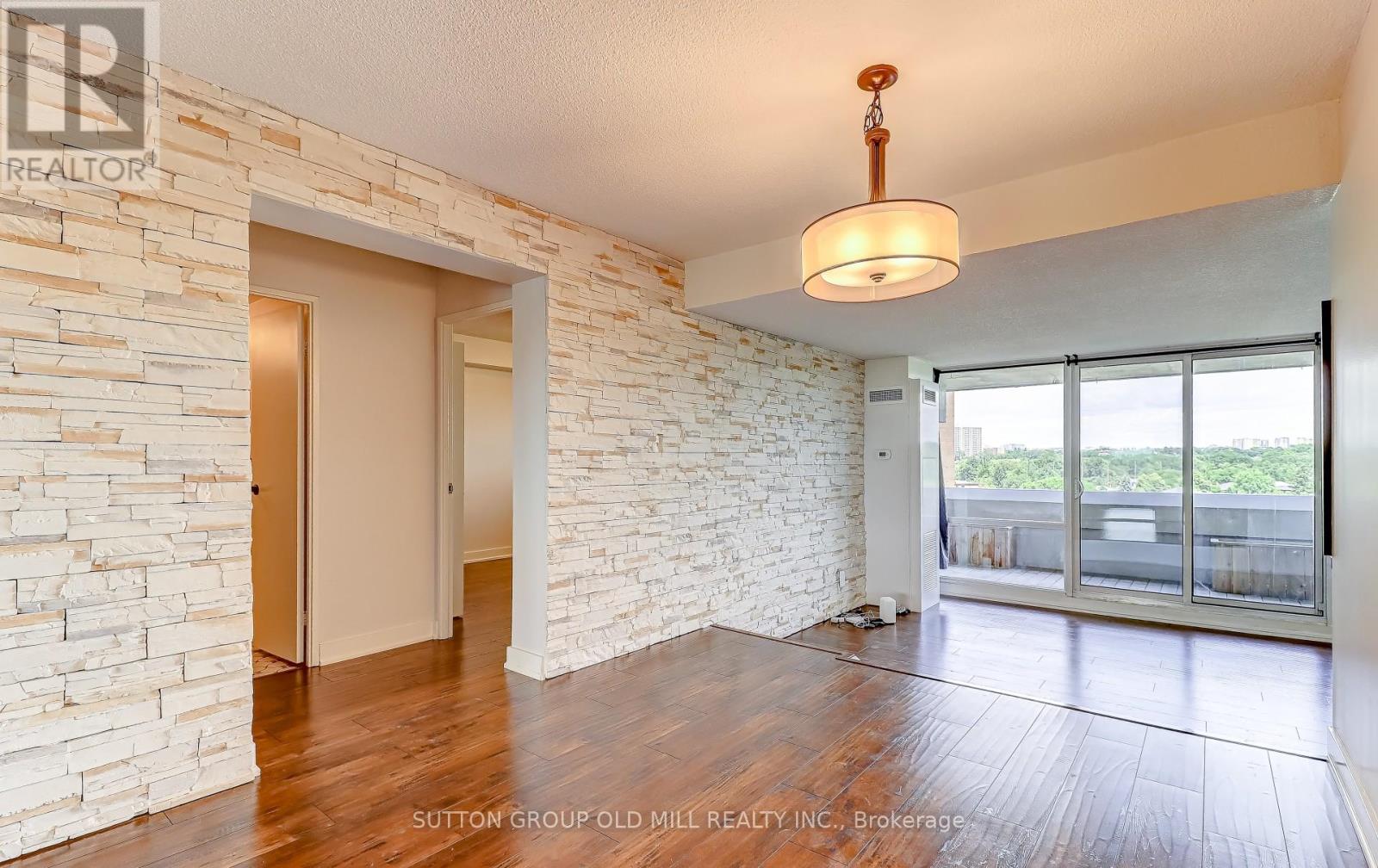 Photo 7 of 807 250 Scarlett Road N, Toronto ON