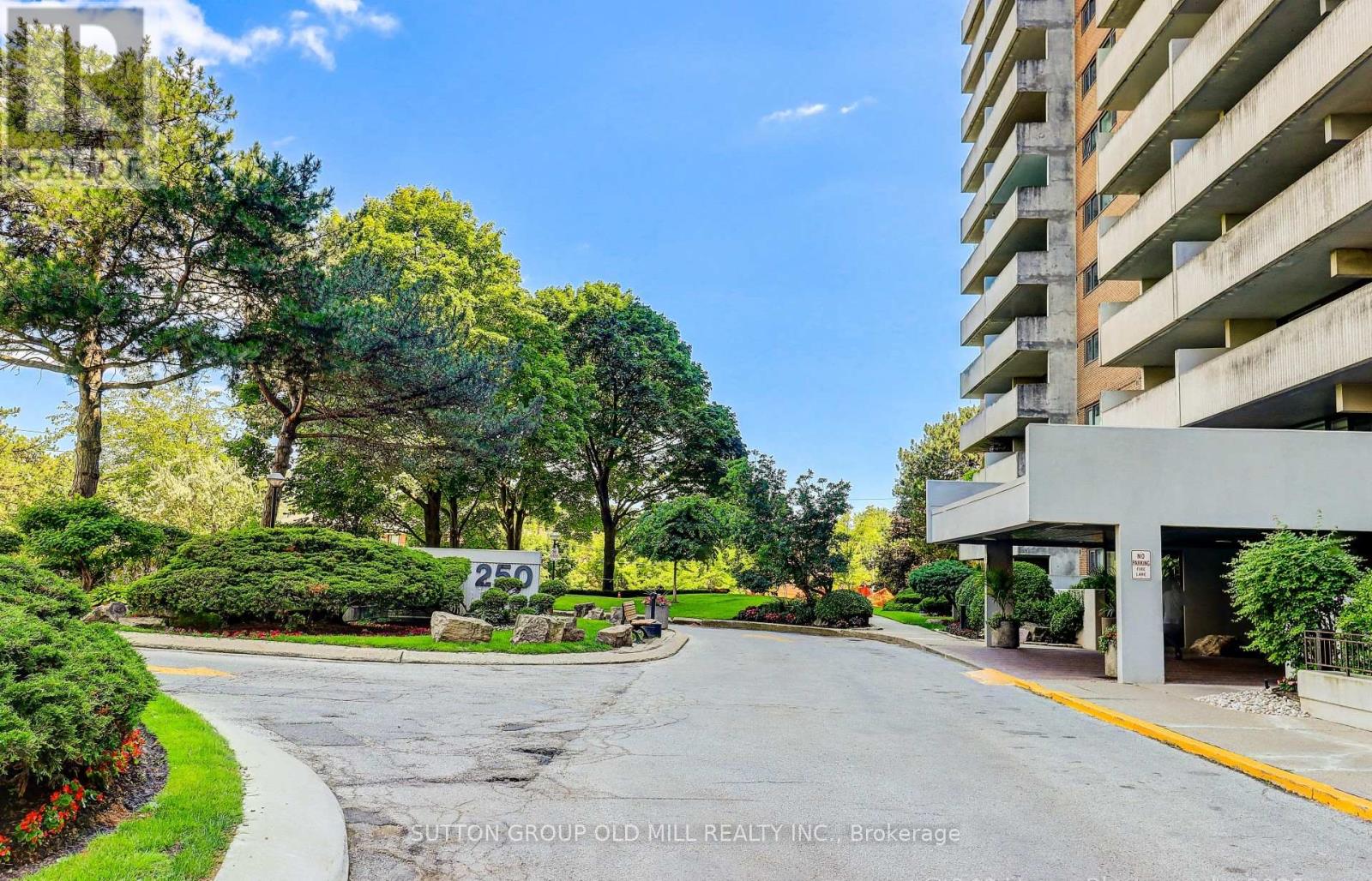Photo 6 of 807 250 Scarlett Road N, Toronto ON