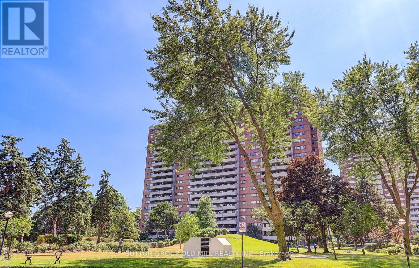 Photo 13 of 807 250 Scarlett Road N, Toronto ON