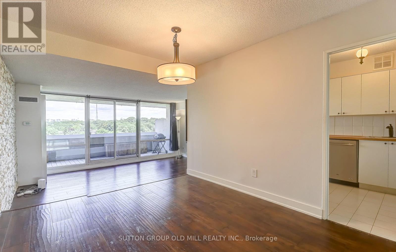 Photo 10 of 807 250 Scarlett Road N, Toronto ON