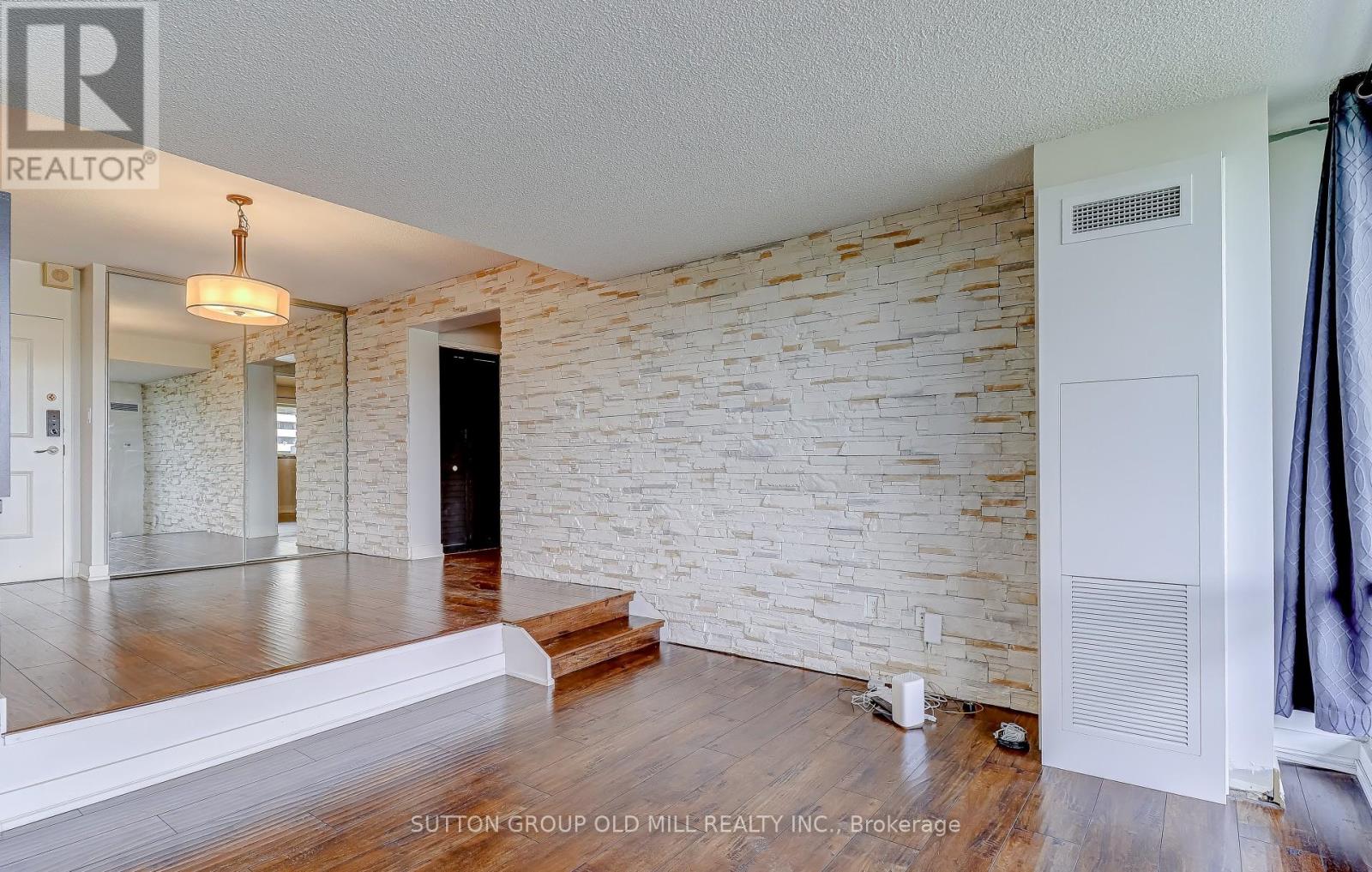 Photo 22 of 807 250 Scarlett Road N, Toronto ON